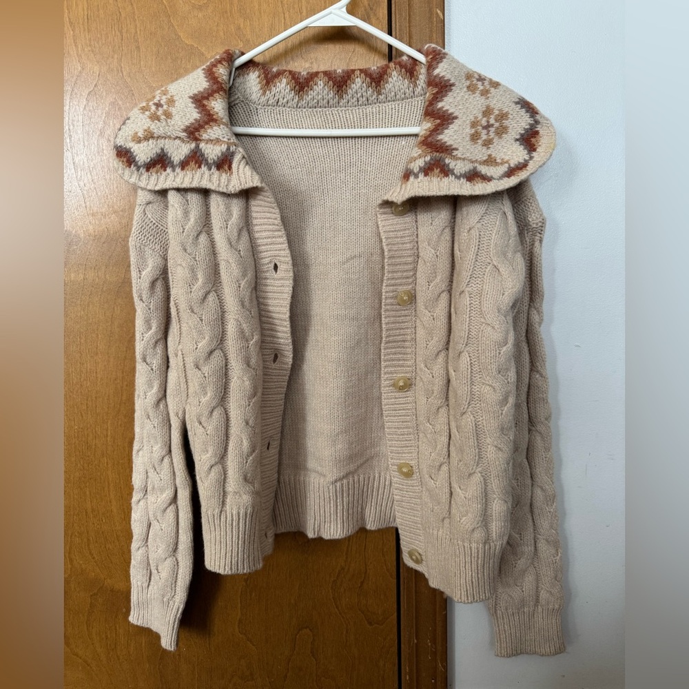 Cozy Beige Cable Knit Sweater with Patterned Collar